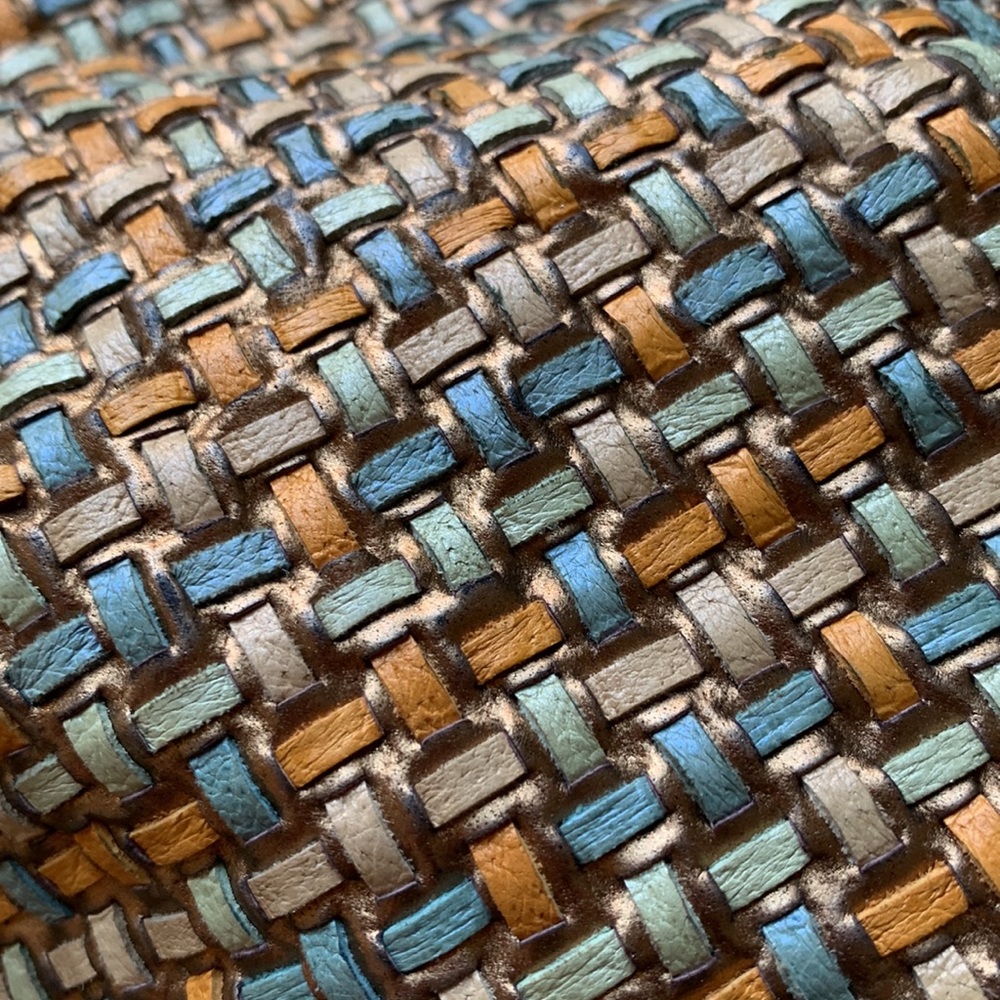 Sondra Robert’s woven leather w/ braided/textured accents/flap is a change purse - Picture 10 of 17